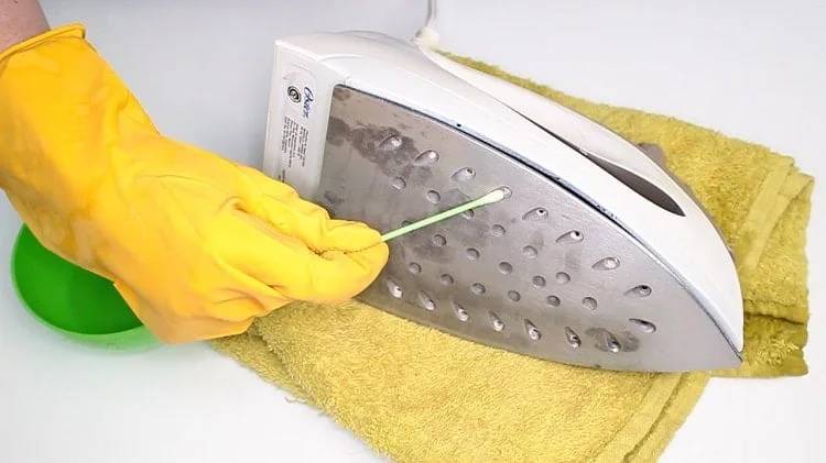 How to clean an iron